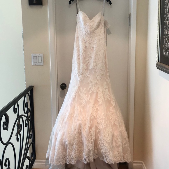 Monique Lhuillier Wedding Dress - Picture 2 of 4